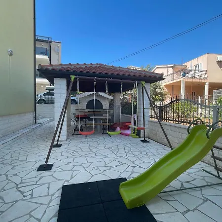 아파트 Antonija 로고즈니차