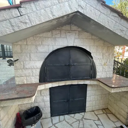 Antonija 아파트 로고즈니차