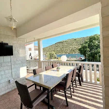 아파트 Antonija 로고즈니차