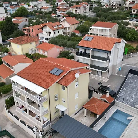 Antonija 아파트 로고즈니차