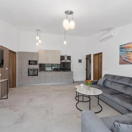 Antonija * 로고즈니차