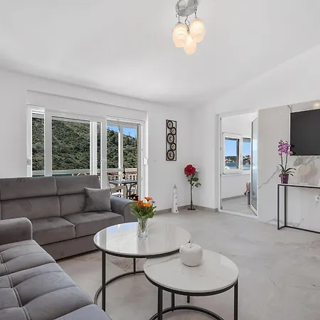 Antonija 아파트 로고즈니차