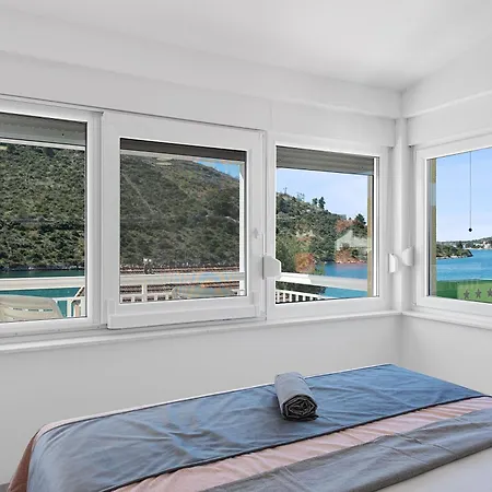 Antonija * 罗戈兹尼察