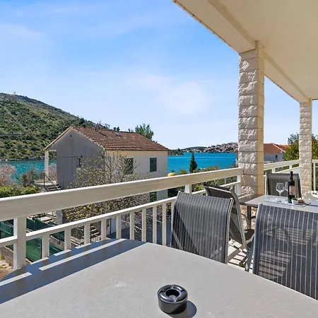 Antonija 罗戈兹尼察