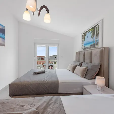 Antonija * 罗戈兹尼察