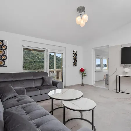 Antonija * 罗戈兹尼察