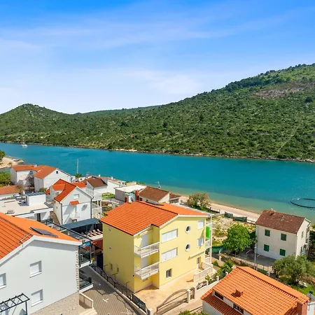 Antonija 罗戈兹尼察