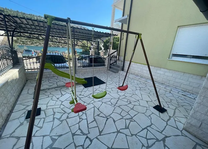 Antonija Апартаменты Рогозница